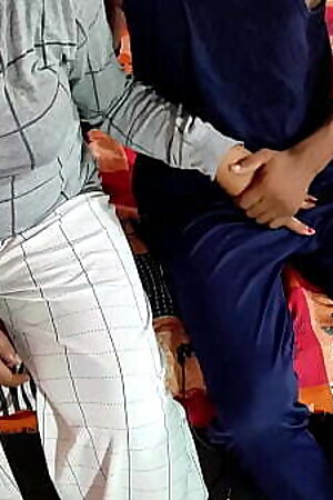 साहब ने अपनी नौकरानी लक्ष्मी को पैसे का लालच देकर मॉर्निंग में Chudayi की