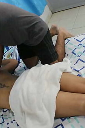 Masaje sensual con aceite se convierte en una buena follada a mi hermanastra PARTE 1