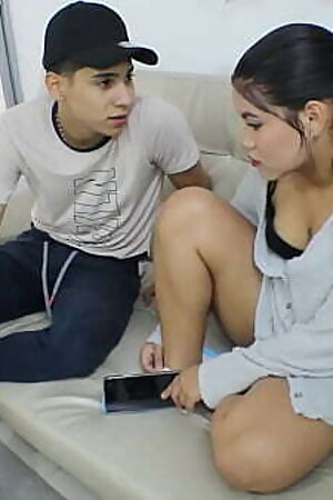 Le doy una buena follada a mi hermanastra PARTE 1