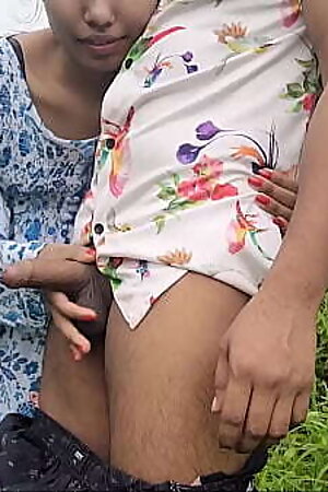 देसी भाभी की चुदाई की बाहर खेत मे