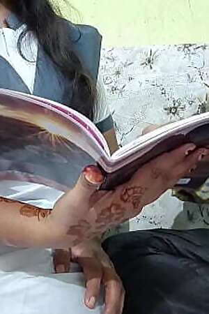 ट्यूशन पढ़ाने वाले सर ने लड़की को लालच देकर उसके चूत की अच्छे से मरमत की हिंदी सेक्सी वॉइस