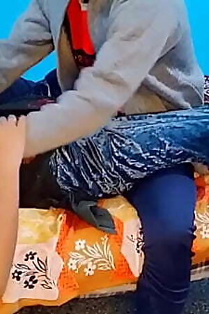 चूत मरवाने के लिए पत्नी ने पति को काम पे नहीं जाने दिया