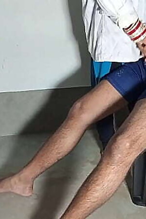 हॉस्पिटल में भोली जवान नर्स को पटाकर वही कुर्सी पर चोदा XXX Nurse Sex