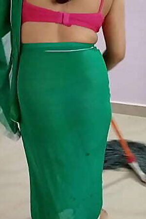 घर में अकेली सफाई कर रही बहू को ससुर ने जबरदस्ती चोदा XXX Sex साफ हिंदी आवाज में