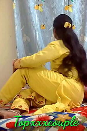 हर घर में रोजाना होने वाली देसी चुदाई ।