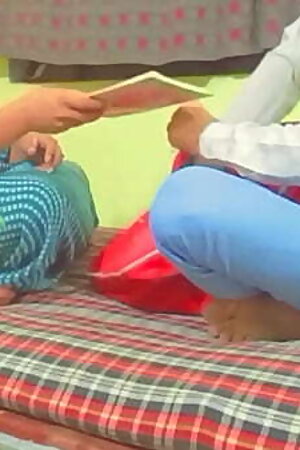 Teacher ने पढ़ाई के बहाने अपने स्टूडेंट का लैंड लिया