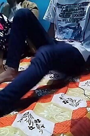 नई भाभी ने अपनी गली के लड़के को चूत चुदवाने के लिए मना लिया