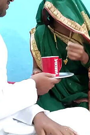 देसी ससुर ने अपने बहु को चाय पीने के बहाने बुलाया और बहु के चुत को फाड़ दिया(क्लीयर ऑडियो)