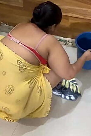 Boy fucking Indian Maid XXX Hindi