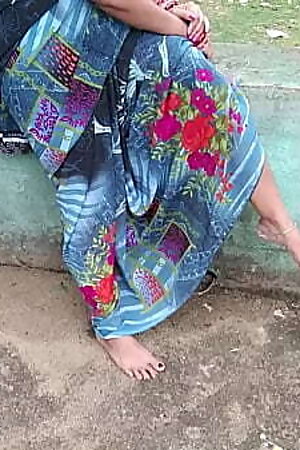 रोड पर मिली रंडी भाभी को पटाया और घर लाकर चुदाई किया