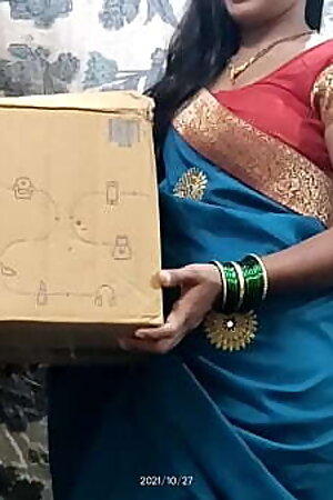 मैडम जी ने सामान मंगाया था तो थोड़ा ले हुवा तो मैडम को ममानने के लिए  अपना लंड दिया