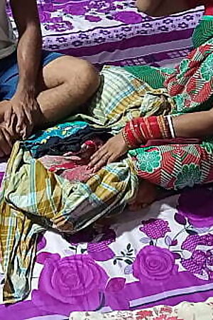 कपड़े बेचने वाले गरीब लड़की को पैसे का लालच देकर चोदा !  साफ हिंदी आवाज में