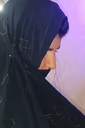 Refugiada Hindi Desi paga asilo com massagem tantrica e sexo  . El Toro De Oro