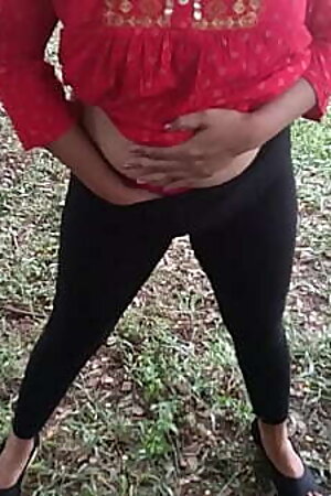 खेत में बड़ी बहन को पटाने के बाद घर जाकर चोदा