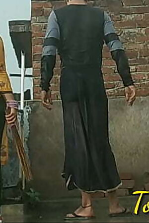 सावन के महीने में नई पड़ोसन के साथ बारिश में मस्ती