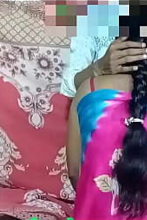 मेरी जान कितना अच्छा लंड चूसती हो  लंड चूस के स्टूल पर चुद गई क्लियर आवाज चूत में जाने पर लंड और चूत जोर से आवाज रियल