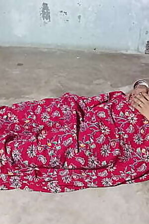 सोती हुई छोटी बहन की नींद में चुदाई किया