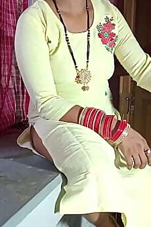 मालकिन की जवान बड़ी बेटी को किचन स्टैंड पर चोदा