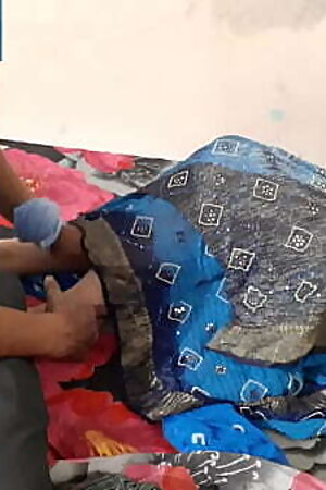 अवनी को तेल लगाकर देवरने चौद दिया