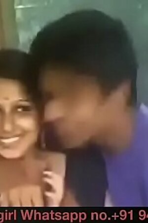 स्कुल मे लड़की कि चुदाई कर डाली रूम मे