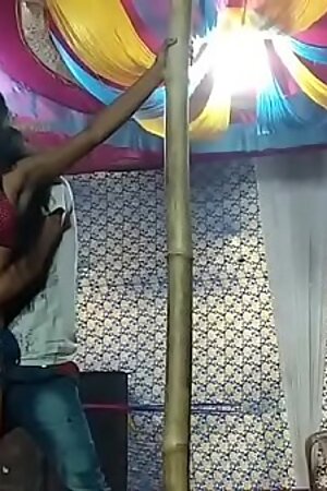 शाम है धुंआ धुंआ पर बहूत ही  सेकसी डांस , अर्पिता और काजल द्वारा