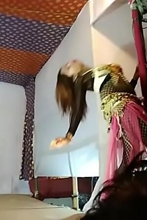 स्टेज पे चुम्मा चाटी सब कुछ ले लिया कतरा कतरा डांस