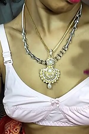 Desi Anita ki chudai in Red saree with Desi video