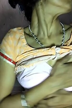 Hot sexy Anita bhabi ki chudai raat me parosi ne ki bhabi ki chud me apna Ras nikala