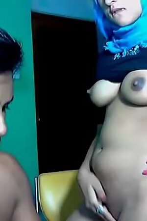 Newly Married South Indian Couple with Ultra Hot Babe WebCam Show (7)