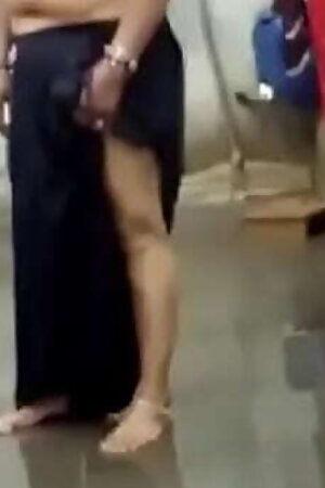 देसी भाभी अपने देवर के साथ बारिश में मज़े