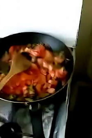 Desi bhabhi sucking while cooking