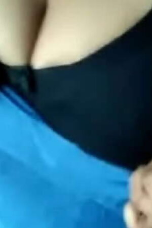 desi busty exposing boobs