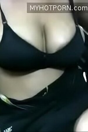 Desi Babe Strips Saree Showing Huge Boobs myhotporn.com